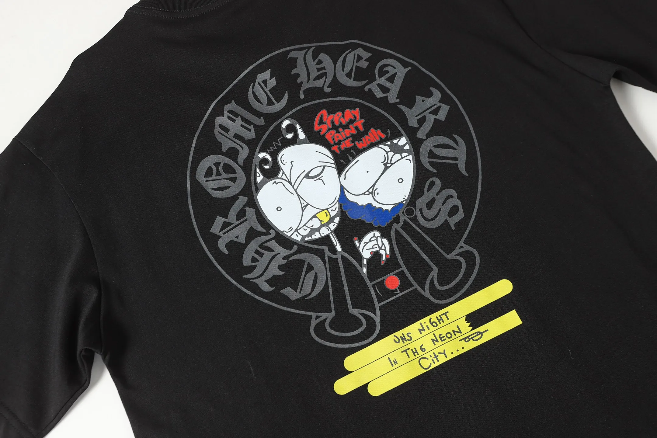 P150 Chrome Hearts CH Chrome Hearts colorful horseshoe Sanskrit city limited letter printed short-sleeved T-shirt Printed with direct injection imported machine Hardware and accessories are all milled and customized Correctly configured Black 2025 Chrome Hearts authentic packaging 260 grams of custom-dyed double yarn cotton Large version Loose and stylish Different from low version slim and long version The upper body stretches the hips 100% commitment: top quality Not fast food The highest version on the market Top quality - different from the ordinary versions on the market If you care about quality, you should also respect the price. Absolutely 0 after-sales service and 0 return rate so far. It’s hard not to love the style - 260g double yarn cotton custom dyed fabric - Correct high-density main mark, washed tag, hand-sewn